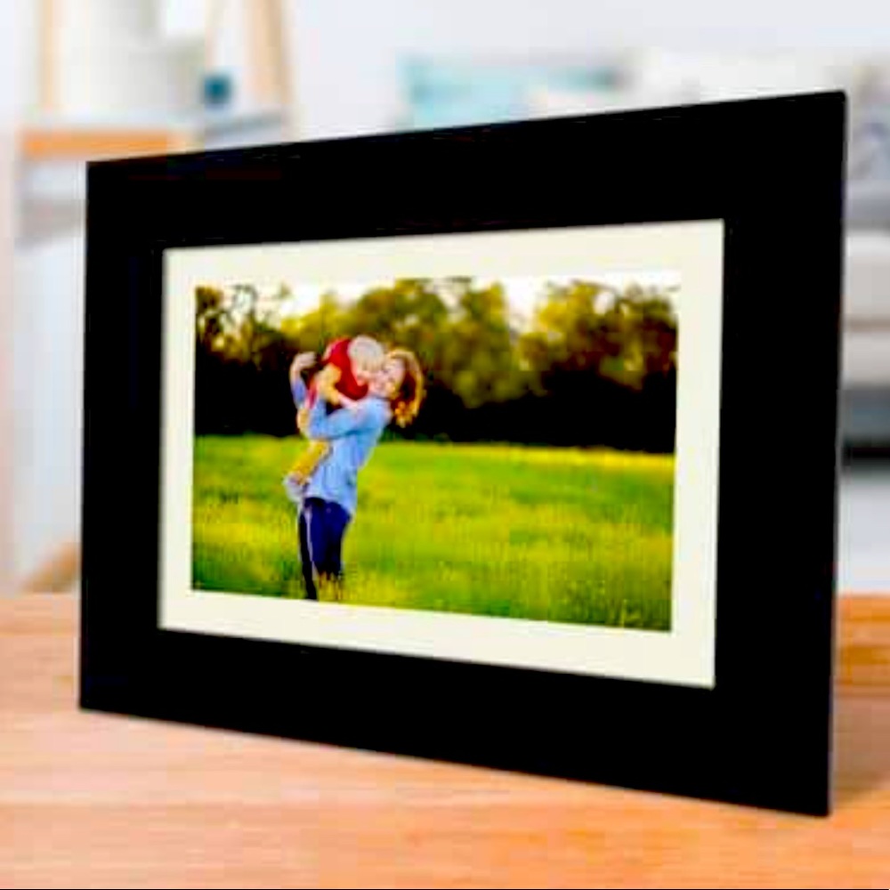 SimplySmart 8 in. PhotoShare Social Network Frame in box with all accessories